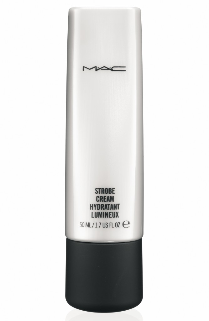 1.M.A.C Strobing Cream Hydratant Lumineux 1,550 บาท