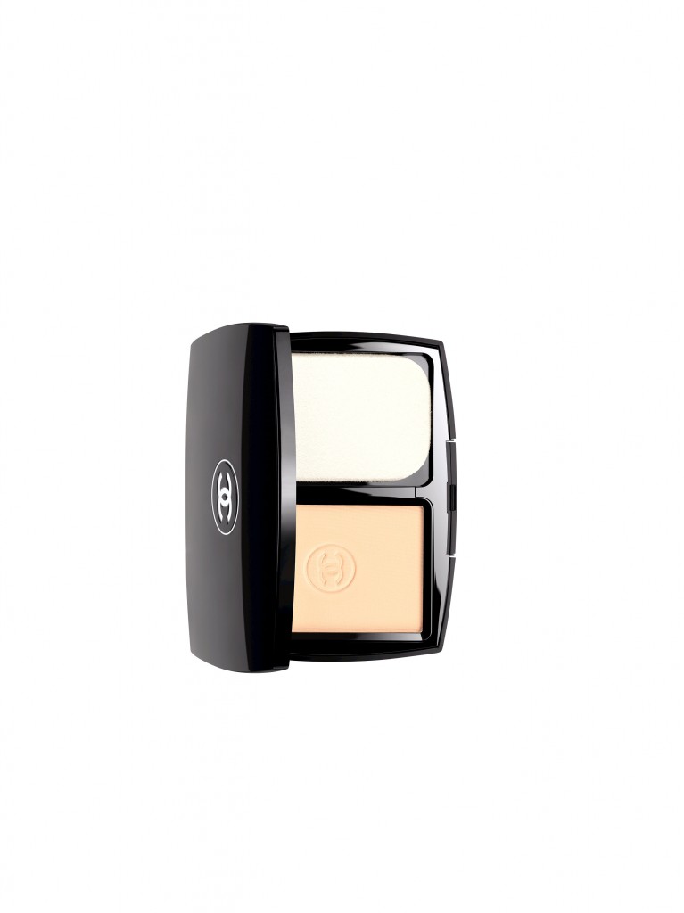 1.Chanel Le Teint Ultra Tenue Compact 2,500 บาท