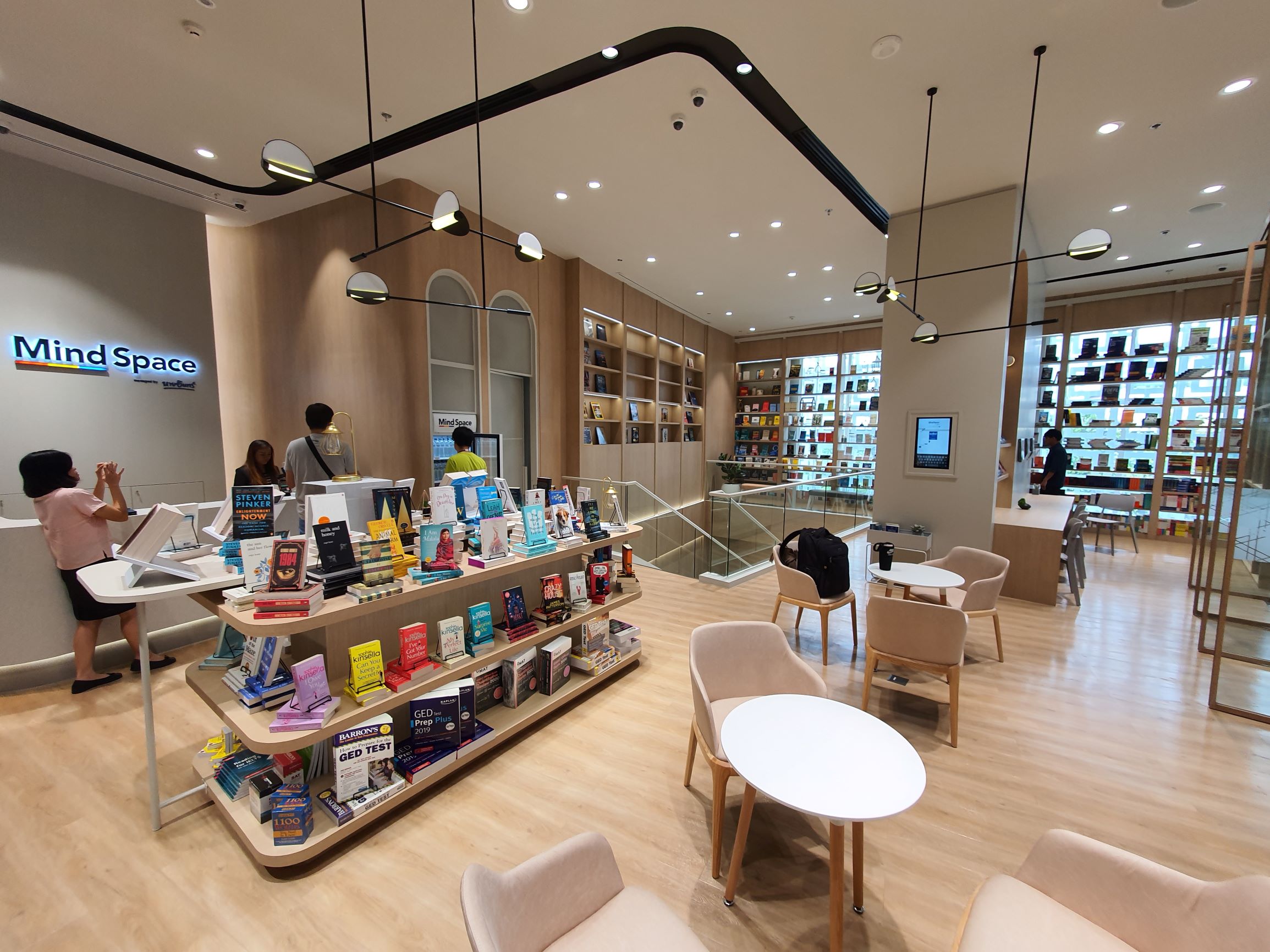 สามย่านมีร้านหนังสือ 24 ชั่วโมงแล้วนะทุกคน! - NYLON Thailand สามย่านมีร้านหนังสือ 24 ชั่วโมงแล้วนะทุกคน! - Nylon Thailand